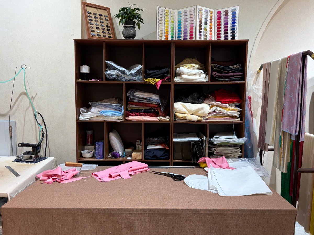 Hand work in the HUTAILOR atelier