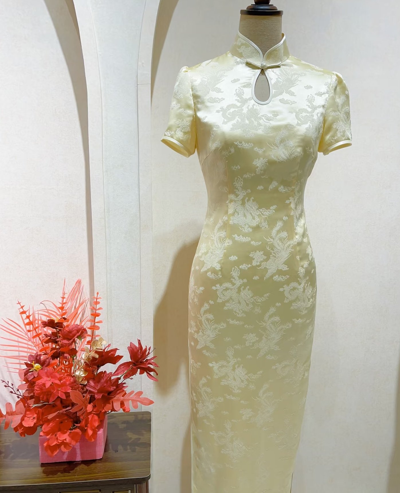 Imperial pearl yellow silk cheongsam in lightweight silk, styled for elevated daily wear